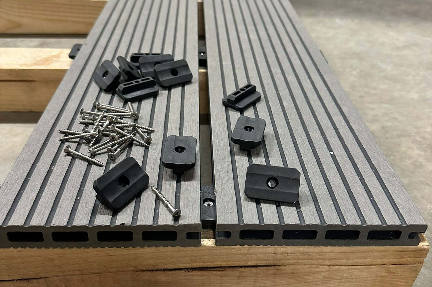 WPC Clips 7,5mm für Terrassendielen – Inkl. Schrauben