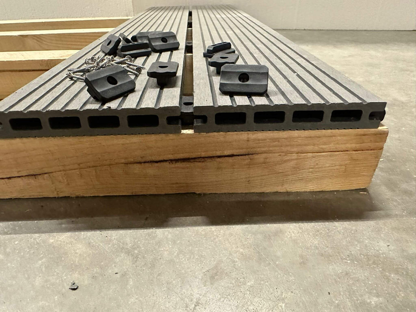 WPC Clips 7,5mm für Terrassendielen – Inkl. Schrauben