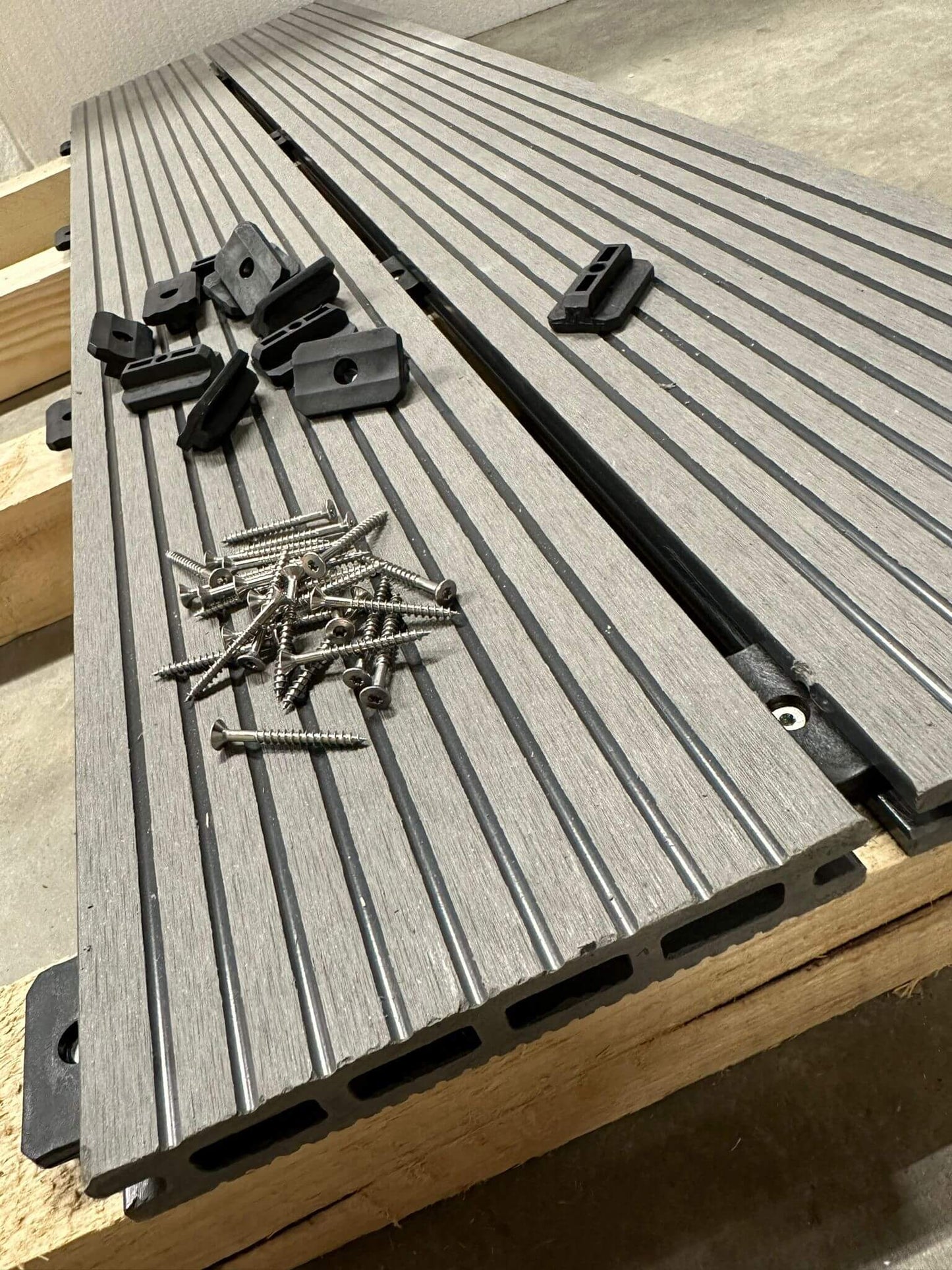 WPC Clips 7,5mm für Terrassendielen – Inkl. Schrauben