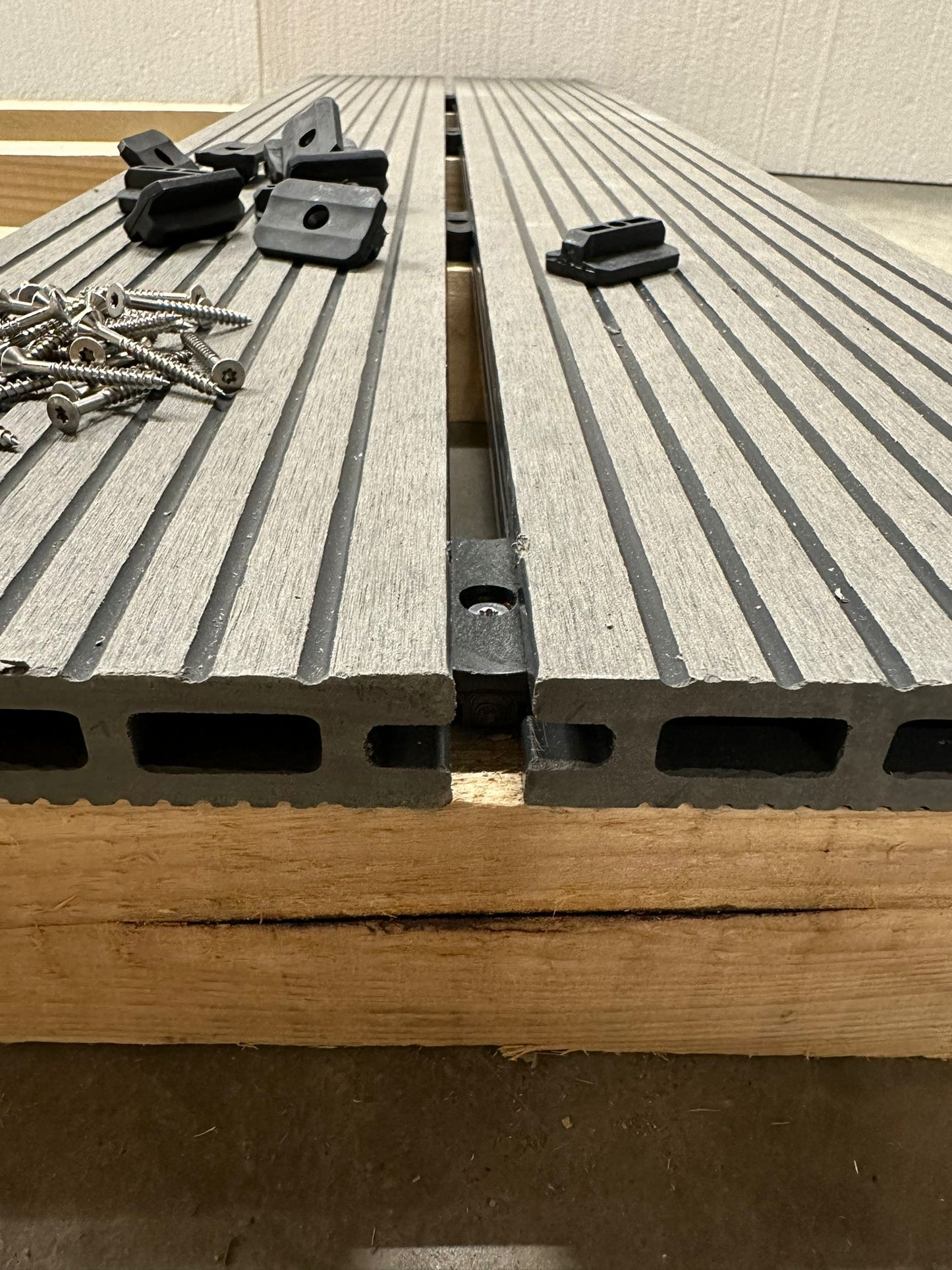 WPC Clips 7,5mm für Terrassendielen – Inkl. Schrauben