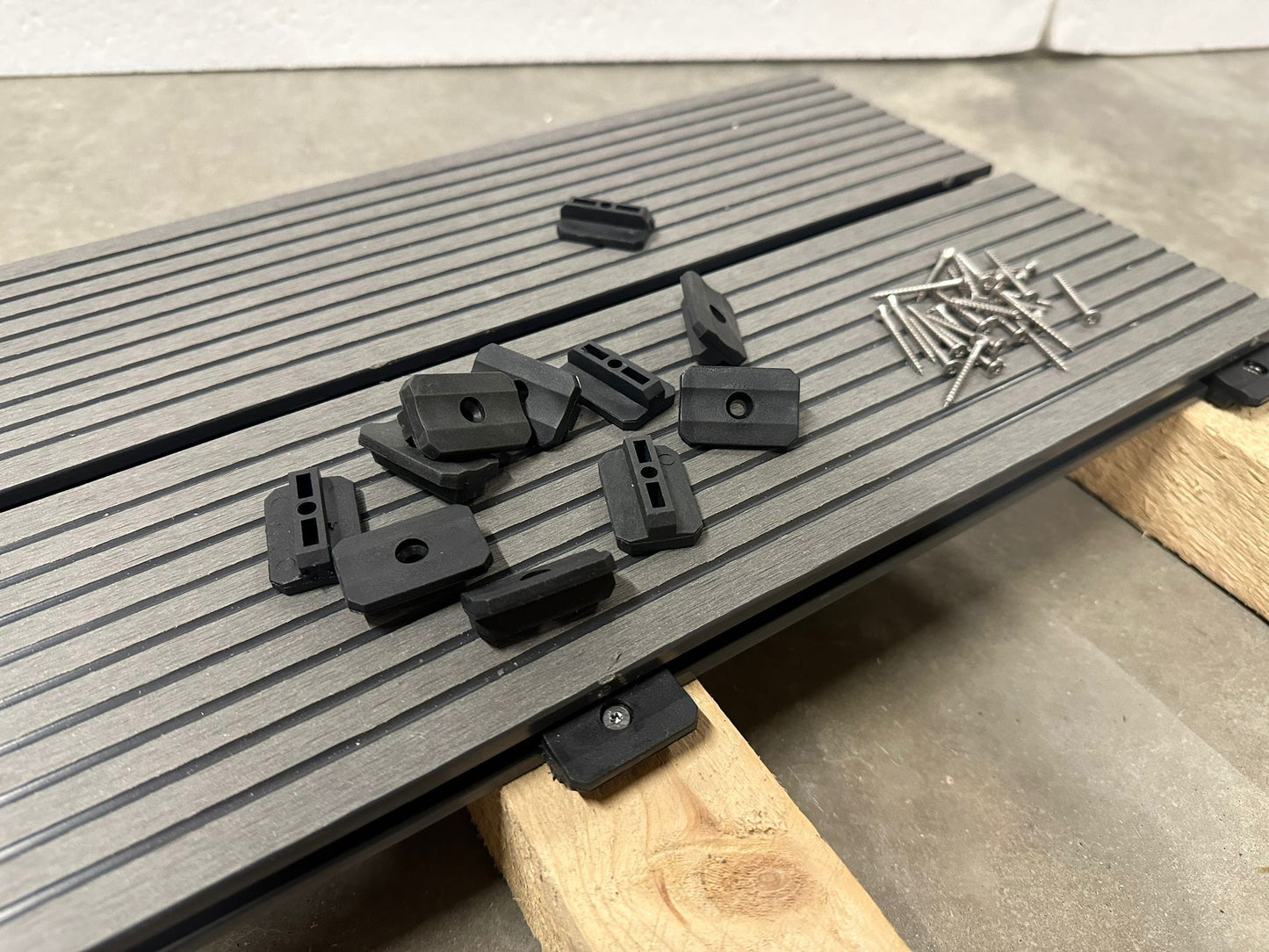 WPC Clips 7,5mm für Terrassendielen – Inkl. Schrauben